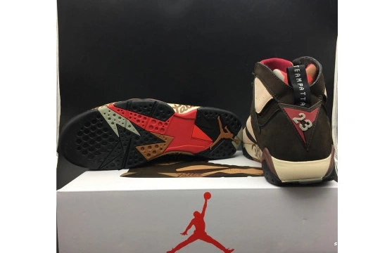 7 AT3375-200 Retro Shimmer Patta AT3375-200 Jordan  1123